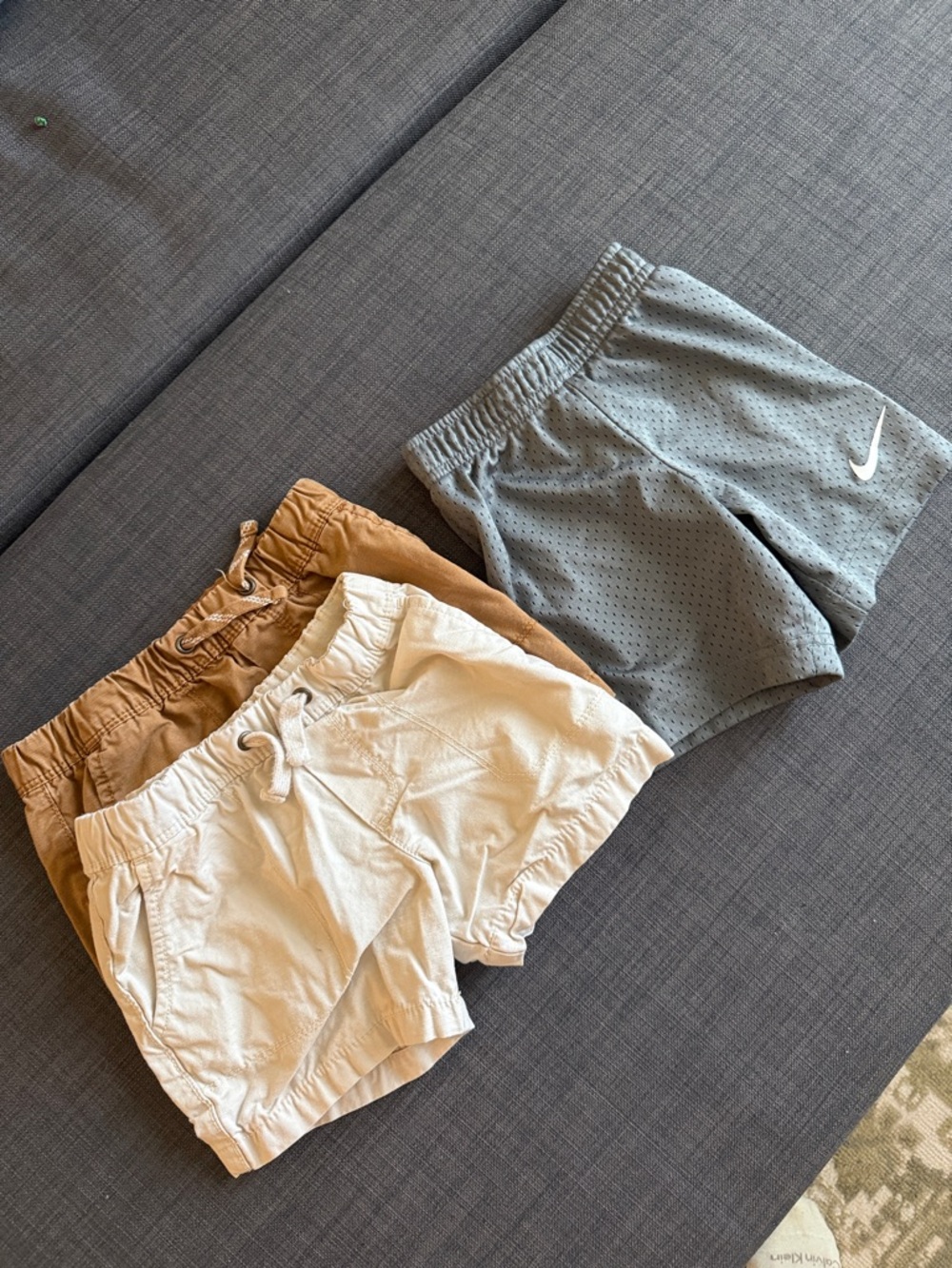 Boy’s 3t shorts bundle Nike, Carter’s